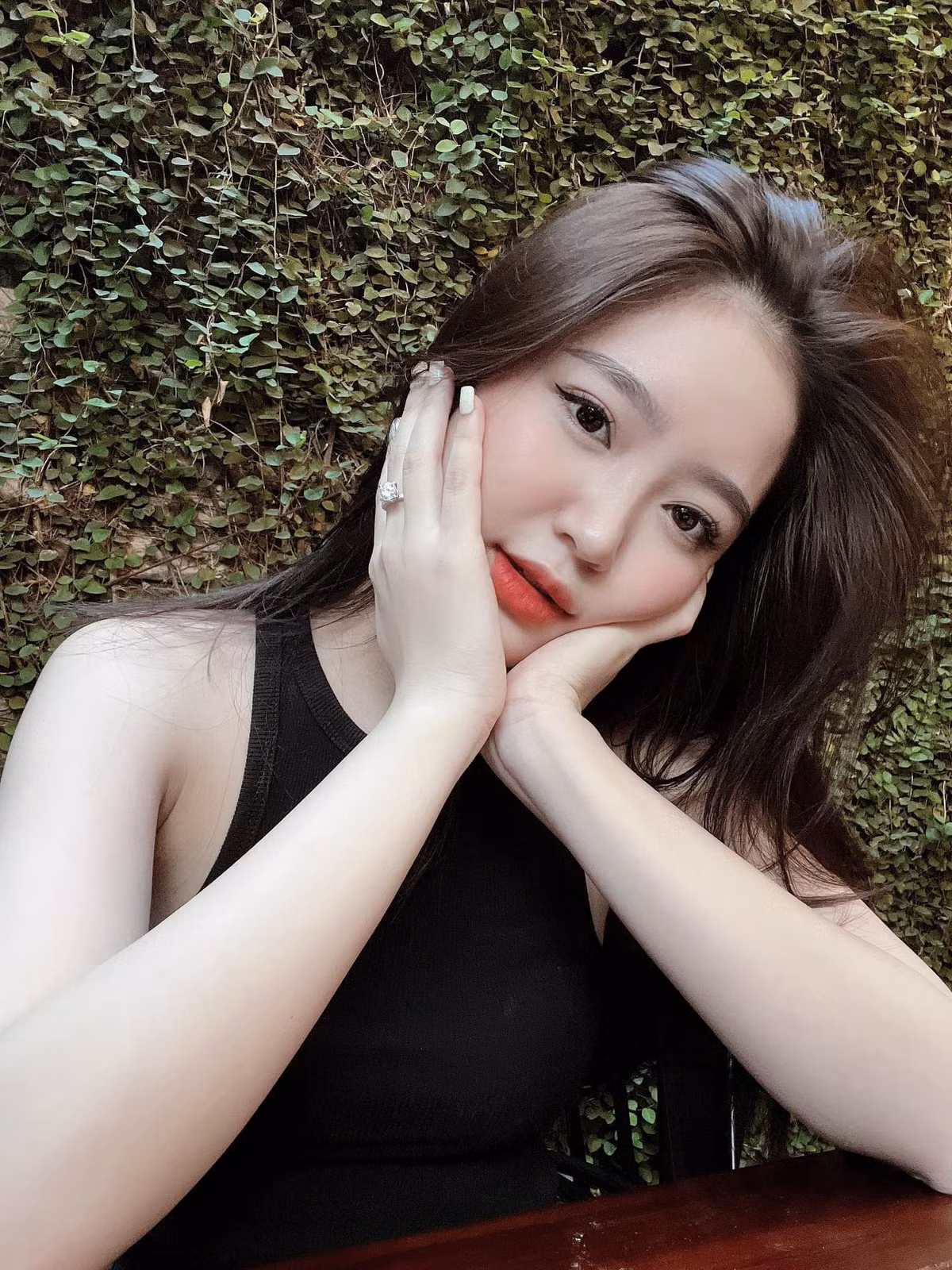 Cô nàng cũng theo đuổi phong cách thời trang táo bạo.