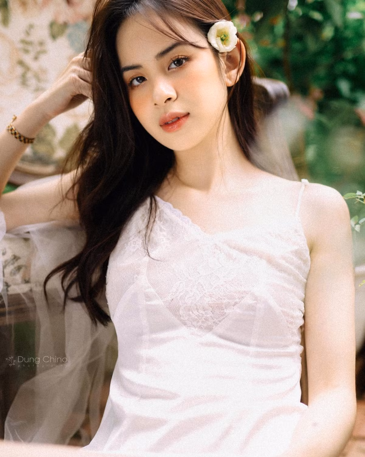 Cô nàng gây sốt cộng đồng mạng bởi sở hữu nhan sắc ngọt ngào và thân hình gợi cảm khiến netizen không thể rời mắt.