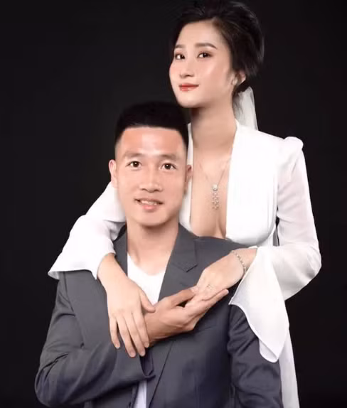 Thêm cầu thủ sắp lấy vợ, nhan sắc cô dâu gây chú ý Them cau thu sap lay vo, nhan sac co dau gay chu y