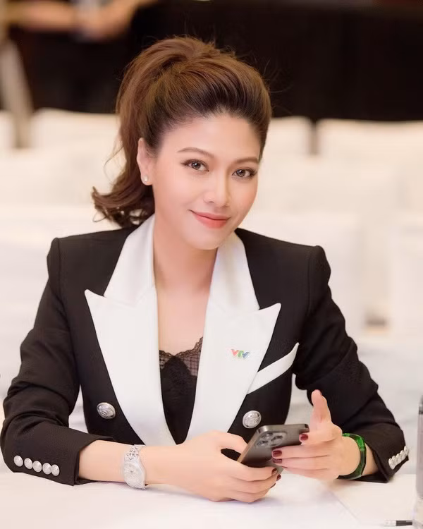 Cuộc sống xa hoa choáng ngợp của “nữ BTV giàu nhất VTV“ Cuoc song xa hoa choang ngop cua “nu BTV giau nhat VTV“