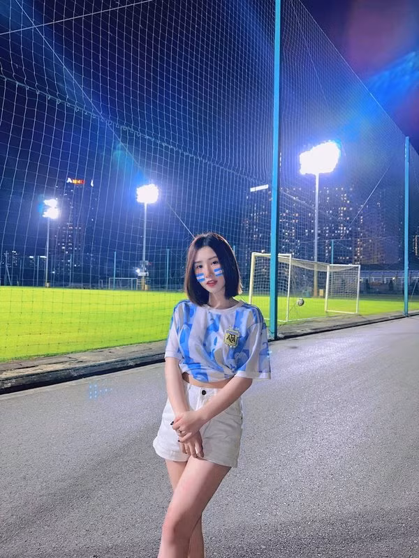 Bẵng đi một thời gian, nhan sắc hiện tại của hot girl TikTok Tiểu Hý khiến không ít người phải bất ngờ. Cô gái trắng trẻo, phúng phính ngày nào nay “lột xác” ngoạn mục.