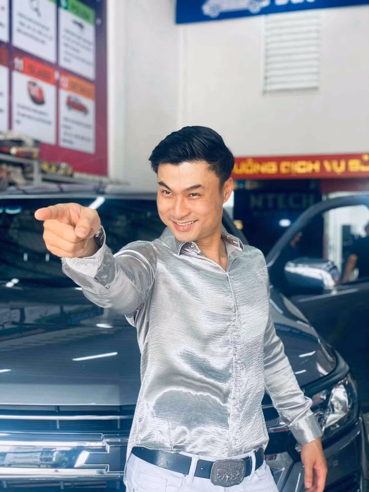 “Hê sờ lô hơ sờ ly ly” có nghĩa là “Hello honey” (Chào em yêu) trong tiếng Anh nhưng đã được nói lái theo cách khác.