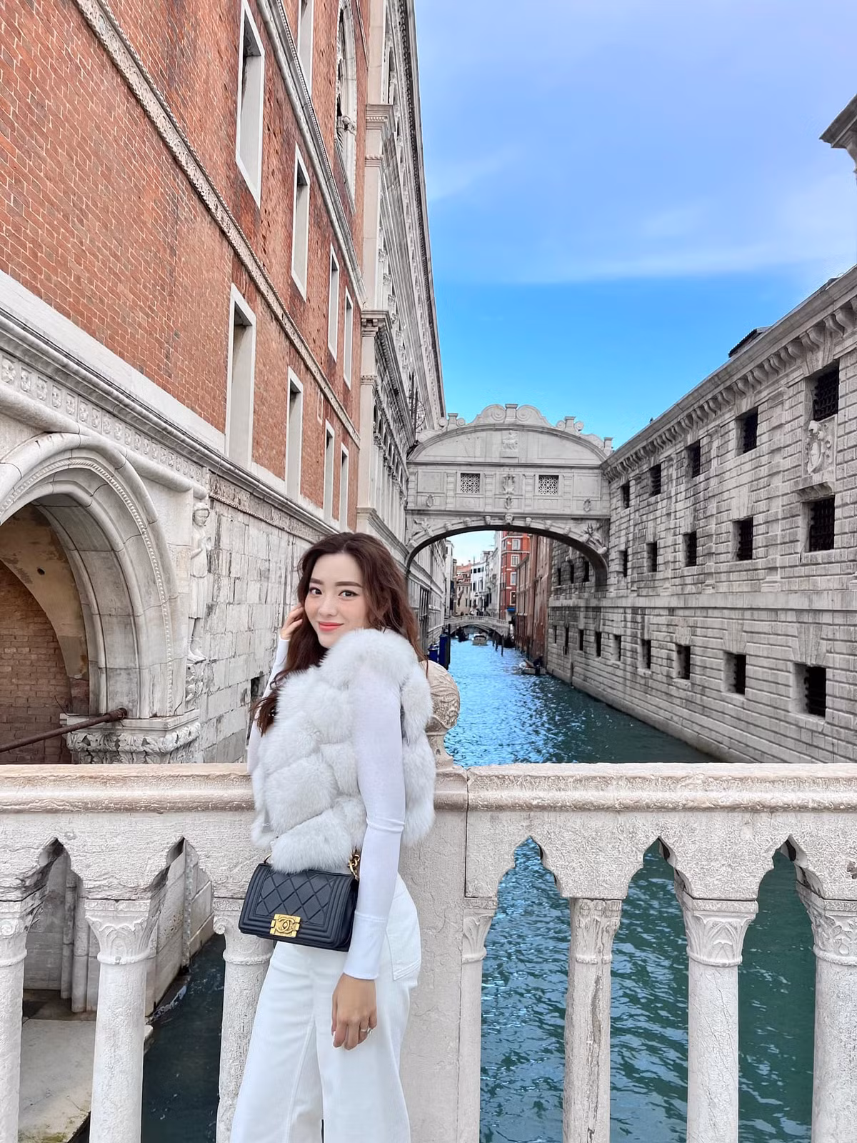 Trong chương trình "Mẹ chồng nàng dâu", cô Thu Nga - mẹ chồng Ngọc Lan cũng tiết lộ, ngay từ lần đầu gặp mặt, đã có cảm tình với con dâu tương lai vì quá xinh.