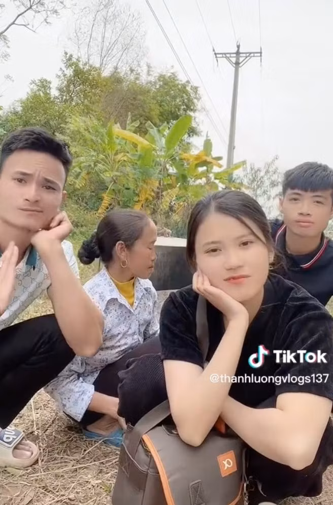 Từ clip, người xem cho rằng bà Tân đang muốn biểu thị bản thân "chán chẳng buồn nói".