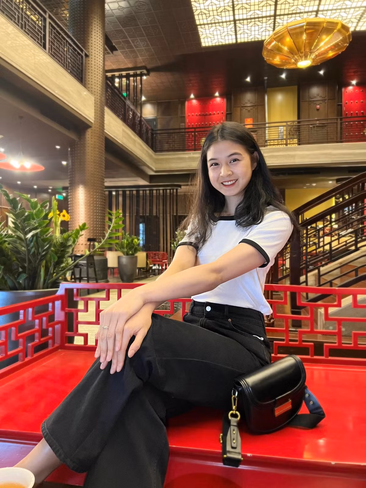 Khi đến bén duyên với bóng chuyền, Ngọc tham gia lò đào tạo của Bộ Tư lệnh Thông tin LVPB. Cùng với đội trẻ CLB này, mỹ nhân Nghệ An cùng đồng đội giành chức vô địch trẻ quốc gia 2014, á quân năm 2015.