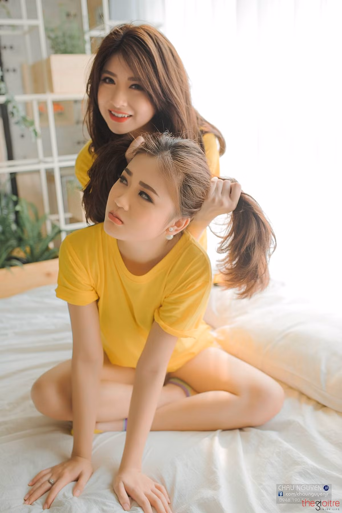 Những khi rảnh rỗi cả hai đều tự thưởng cho mình những buổi hẹn hò shopping, xem phim, du lịch. Chính vì vậy cả hai càng thêm hiểu nhau hơn và tình cảm ngày càng thắm thiết hơn.