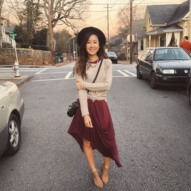 Christine, cô nàng 9X gốc Việt đang gây "bão lòng" cho khoảng hơn 50k người hâm mộ trên mạng Instagram nhờ các clip chia sẻ kinh nghiệm trang điểm, cách phối đồ và những video hướng dẫn các chị em về bí kíp làm đẹp. Ảnh trong bài: Instagram nhân vật.