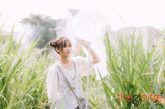 Với đam mê cháy bỏng dành cho âm nhạc, Cẩm Hương luôn mong muốn sẽ trở thành một giáo viên dạy nhạc giỏi và tâm lí với các học trỏ của mình. Bên cạnh đó cô nàng 9X xinh đẹp còn ấp ủ dự định và chờ đợi cơ hội để tham gia vào các hoạt động nghệ thuật chuyên nghiệp trong tương lai.