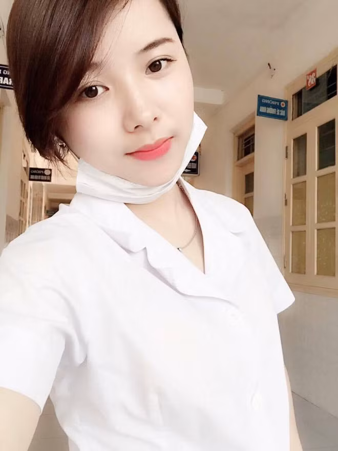 Gần đây, cộng đồng giới trẻ Việt khá quan tâm tới Nguyễn Thị Nhung, sinh năm 1991 quê Hải Dương sau khi cô trở thành nhân vật trong bài viết của một trang tin giới trẻ xoay quanh công việc đặc biệt của cô. Vừa là y tá, vừa là một cô đồng trẻ làm việc phụng sự thánh phật, Nguyễn Nhung có nhiều những chia sẻ hay về công việc, cuộc sống của mình.