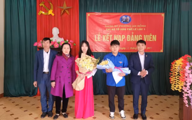 Nu tan binh cat bang dai hoc, tinh nguyen len duong nhap ngu