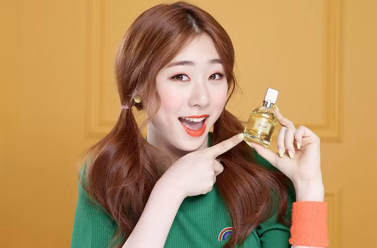 Yoo Yeonjung là một trong nhóm nhạc I.O.I (Ideal of Idol) gồm 11 thành viên. 11 thành viên của nhóm I.O.I được lựa chọn là 101 thực tập sinh đến từ nhiều công ty giải trí khác nhau tham gia PRODUCE 101.