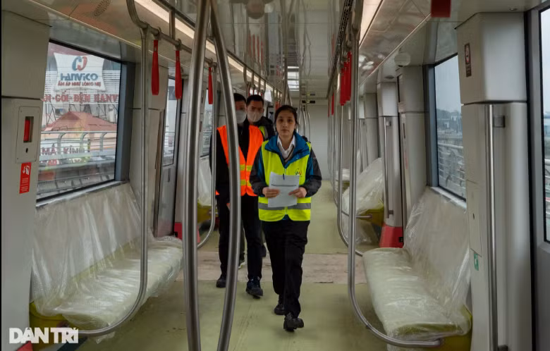 Chân dung 2 nữ lái tàu metro duy nhất của Hà Nội và TPHCM - Hình 4 Chan dung 2 nu lai tau metro duy nhat cua Ha Noi va TPHCM-Hinh-4