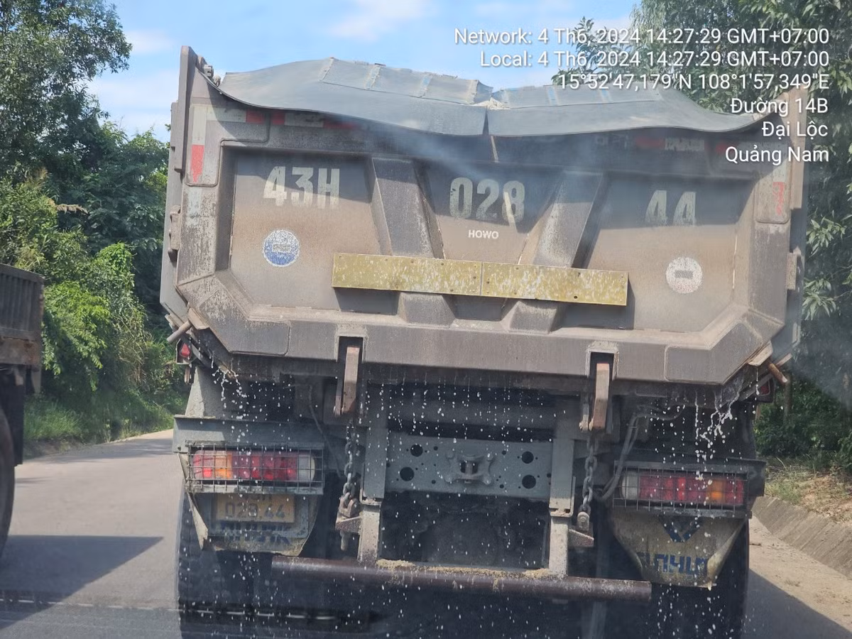 Chính vì vậy, trên thực tế, tình hình xe chở cát ướt, chảy nước xuống đường vẫn tiếp diễn hàng ngày trên Quốc lộ 14B, gây ô nhiễm môi trường, nguy cơ cao gây tai nạn giao thông cho người dân khi tham gia giao thông. 