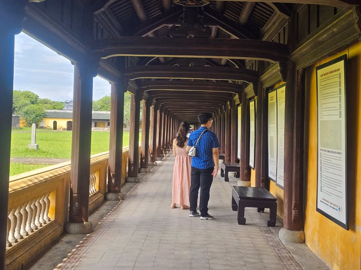 Không chỉ là nơi in đậm dấu ấn lịch sử của dân tộc, Đại Nội Huế còn được xây dựng với lối kiến trúc cung đình Huế tinh xảo tới từng đường nét, cách thức bài trí.