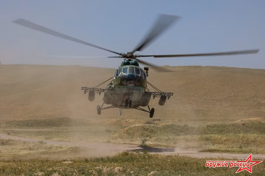 Trực thăng Mi-8AMTSh tham gia chi viện hỏa lực cho lực lượng mặt đất tiến công. Nguồn ảnh: Arms-Expo
