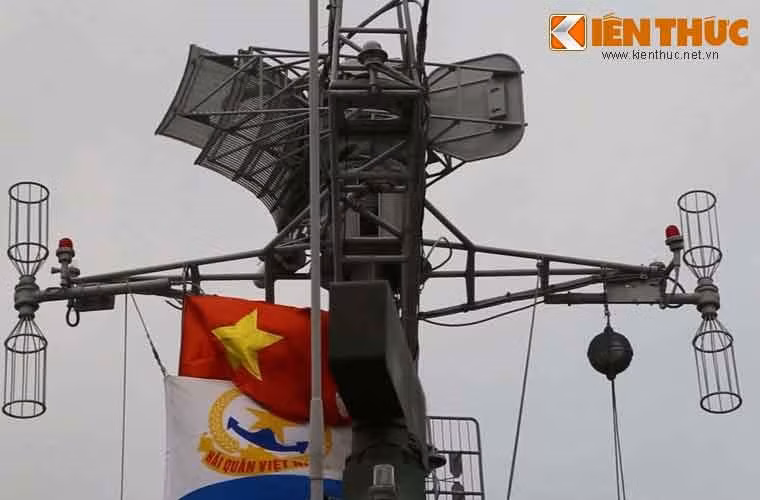 Các sản phẩm máy hỏi MH-VN3, máy trả lời MTL-VN3 trang bị trên tàu Hải quân nằm trong Nhiệm vụ “Thiết kế, chế tạo hệ thống IFF-VN” do Viện Kỹ thuật PK-KQ thực hiện.