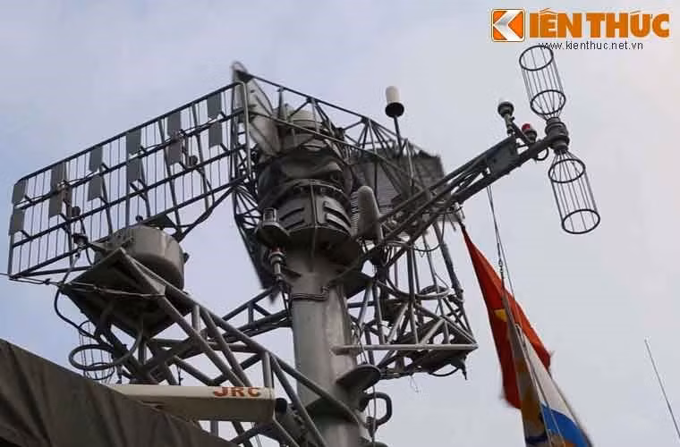 Một trong những hệ thống khí tài quan trọng mà Việt Nam đang tiến hành nghiên cứu phát triển trang bị cho các tàu chiến là máy hỏi MH-VN3, máy trả lời MTL-VN3.
