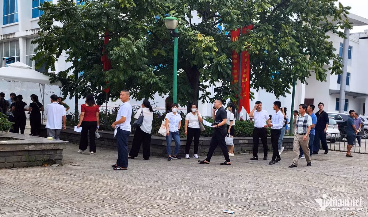 Hà Nội: Dậy sớm, chen chân đi đấu giá đất ở huyện Hoài Đức - Hình 2 Ha Noi: Day som, chen chan di dau gia dat o huyen Hoai Duc-Hinh-2