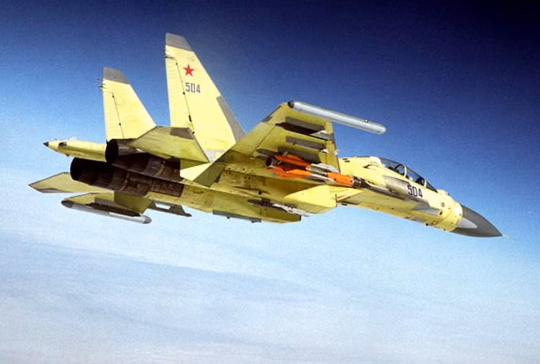 Ngày nay, bệ phóng AKU-58 vẫn tiếp tục được sử dụng trên những máy bay do Không quân Nga chế tạo. Thậm chí, rất có thể phiên bản Su-30MKII mà Việt Nam đang sở hữu cũng sử dụng hệ thống máy phóng AKU-58 hoặc một biến thể tương tự để chịu trách nhiệm phụ trách triển khai các loại vũ khí thông minh. Nguồn ảnh: Airpower.