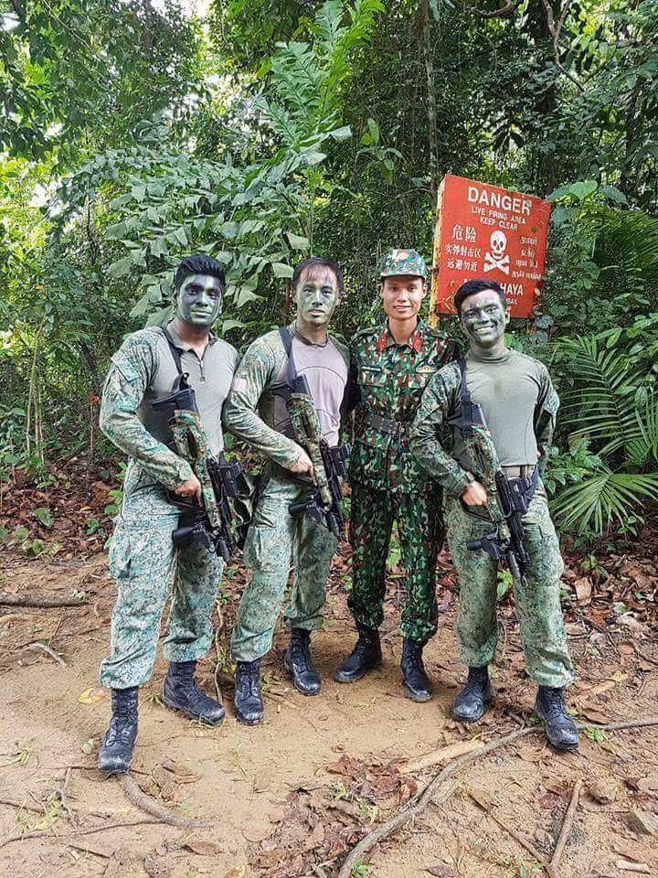 Các thuật toán để in vải digital camo được các nước sở hữu liệt vào danh sách bí mật quân sự quốc gia và do sử dụng thuật toán mang tính ngẫu nhiên, không có bất cứ hai bộ quân phục digital camo nào giống y hệt nhau và cũng không thể truy ngược từ màu in digital ra thuật toán được. Ảnh: Quân phục họa tiết Woodland của Việt Nam bên cạnh quân phục Digital của Singapore. Nguồn ảnh: FBNV.