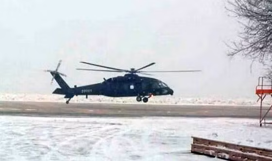 Sau khi chiếc UH-60 cải tiến của biệt kích Mỹ bị rơi ở Pakistan, phía Pakistan đã cho phép các nhà khoa học Trung Quốc được tiếp cận với những mảnh vỡ còn sót lại của chiếc trực thăng UH-60 này và rất có thể từ đây, chiếc Harbin Z-20 của Trung Quốc đã được hoàn thiện. Nguồn ảnh: Military.