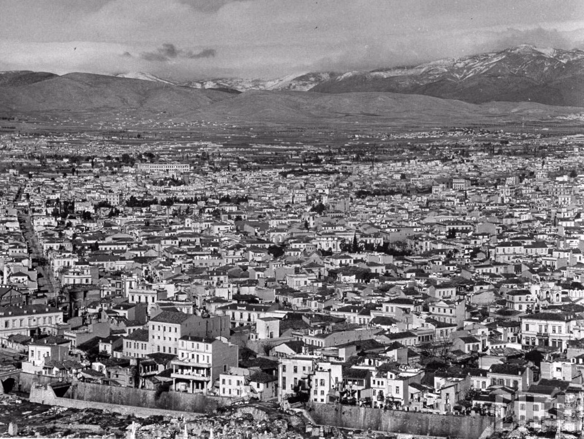 Diễn ra ngay vào năm 1946 sau khi Chiến tranh Thế giới thứ hai kết thúc, Nội chiến Hy Lạp được coi là lần đầu tiên, Liên Xô và phe Đồng Minh với Mỹ đứng đầu trực tiếp "chạm mặt" nhau để tái lập lại trật tự thế giới mới. Và cũng không quá đáng khi nói rằng Hy Lạp chính là nơi Chiến tranh Lạnh bùng phát. Nguồn ảnh: Dmitri Kessel.