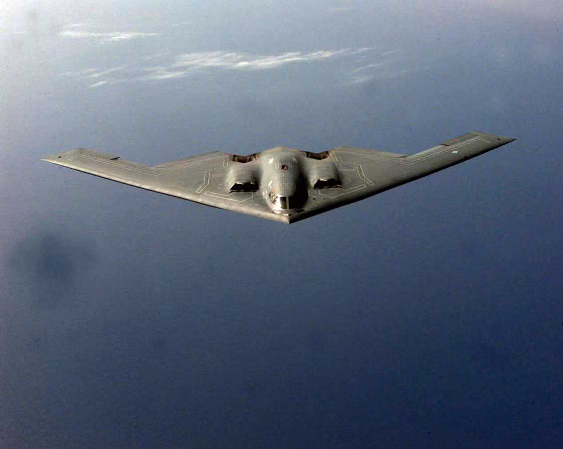 B-2 có phạm vi hoạt động tới 11.000 km với nhiên liệu nội bộ, nếu được tiếp nhiên liệu, máy bay có thể tấn công bất kỳ nơi nào trên hành tinh. Ảnh: USAF.