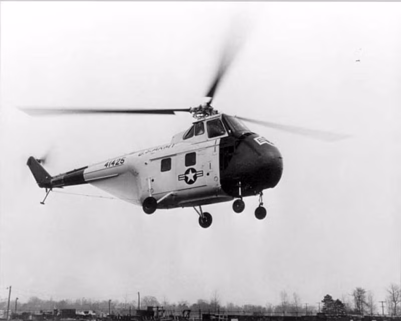 Được thiết kế với một động cơ 600 mã lực cùng cánh quạt ba lá, trực thăng Sikorsky H-19 có thể bay được với tốc độ tối đa lên tới 163 km/h và có tầm bay tối đa khoảng 725 km. Nguồn ảnh: Military.