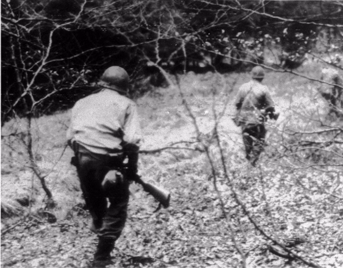 Phải tới ngày 28/1/1945, khi thời tiết tốt lên thì không quân Đồng Minh mới có cơ hội tham chiến, đầy lùi lực lượng Đức quốc xã về với tuyến phòng thủ ban đầu vốn đã được thiết lập từ ngày 15/12/1944. Mặc dù về mặt chiến thuật thì Mỹ đã thắng trận chiến này, tuy nhiên xét về ý nghĩa chiến lược, Mỹ và Đồng Minh đã thua hoàn toàn. Nguồn ảnh: BI.
