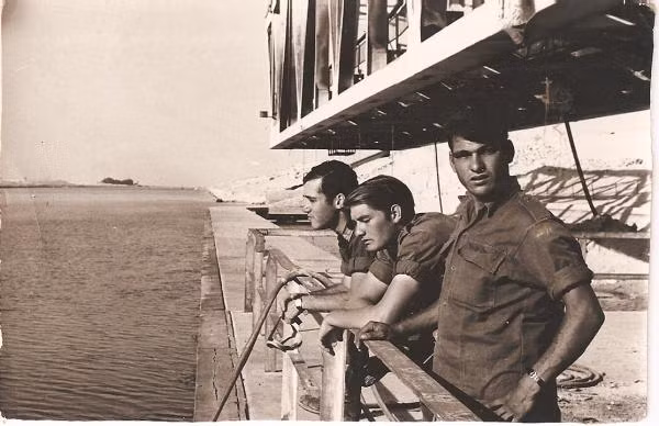 Binh lính Israel trên kênh đào Suez. Ảnh: Warofattrition. Binh lính Israel trên kênh đào Suez. Ảnh: Warofattrition.