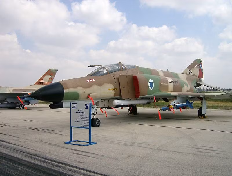 Không quân Israel với máy bay chiến đấu F-4. Nguồn ảnh: Tribution. Không quân Israel với máy bay chiến đấu F-4. Nguồn ảnh: Tribution.