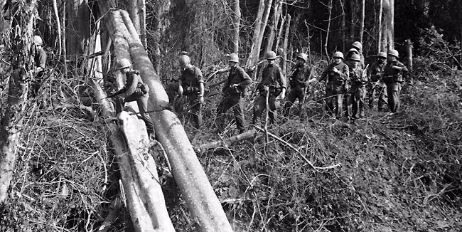 Thậm chí, tới tháng 5/1970 phía ta còn chủ trương phản công lại địch. Với sự giúp sức của các đơn vị du kích, dân quân Campuchia, bộ đội Việt Nam đã tấn công vào các thị trấn, chi khu quân sự đang nằm trong tay địch, giành lại được nhiều đất đai và thậm chí còn đẩy lùi được địch ở những hướng trọng điểm. Nguồn ảnh: Asia.
