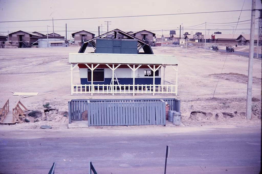 Vào năm 1969, trong giai đoạn đỉnh điểm của cuộc chiến quân số của Mỹ và quân đội ngụy Sài Gòn tại Tổng kho Long Bình có thể lên tới 60.000 quân, cao nhất trong số các căn cứ quân sự của Mỹ ở miền Nam Việt Nam. Nguồn ảnh: Wiki.