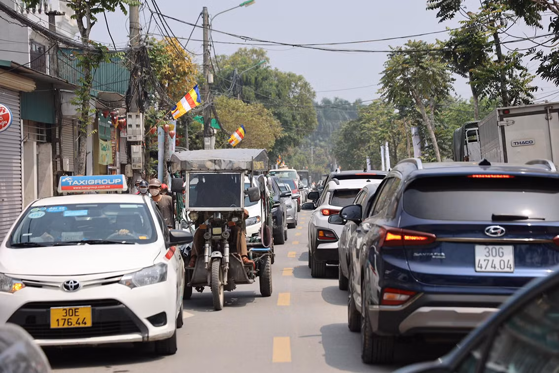 Do bãi Sông Hồng là nơi diễn ra Lễ hội Khinh khí cầu nên lượng người đổ về quá đông.