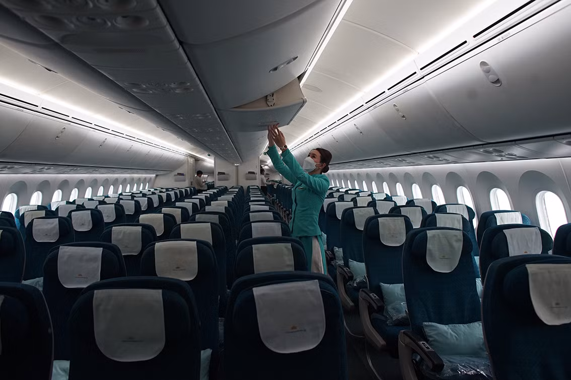Đại diện Vietnam Airlines cho biết, toàn bộ tổ bay của VN89 gồm 25 người gồm 5 phi công (3 cơ trưởng), 12 tiếp viên, 2 kỹ thuật, 4 nhân viên mặt đất.