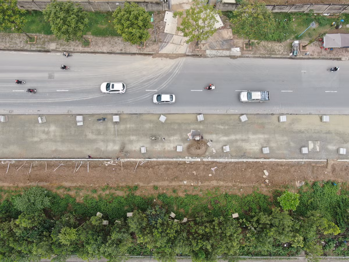 Dự án đầu tư mở rộng đường gom Đại lộ Thăng Long từ cầu vượt Phú Đô đến đường Lê Trọng Tấn (Vành đai 3,5) do Công ty CP Đầu tư xây dựng Thái Sơn (Tập đoàn VinGroup) làm chủ đầu tư.