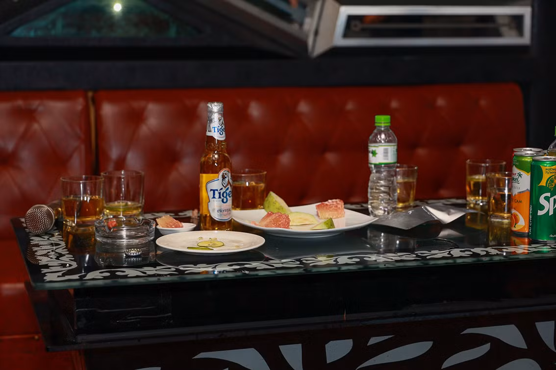 Theo bà Mai Hương, karaoke và quán bar theo quy định phòng chống dịch COVID-19 vẫn chưa được hoạt động trên địa bàn TP. Thời gian tới, phường Trúc Bạch sẽ tiếp tục kiểm tra các cơ sở karaoke và quán bar để đảm bảo công tác phòng chống dịch.