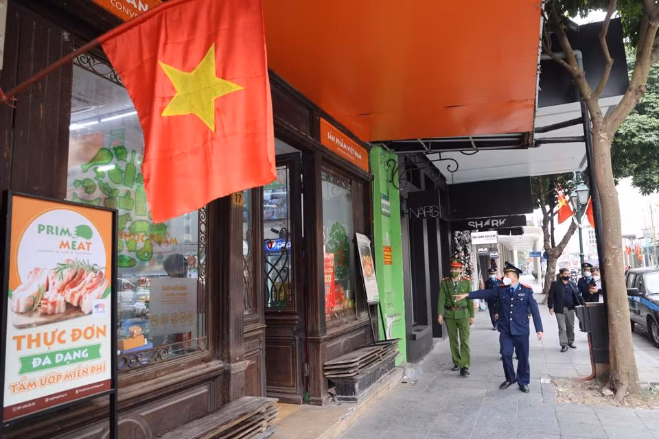 Trước đó, Bộ Văn hoá Thể thao và Du lịch đã đề xuất Thủ tướng Chính phủ cho phép mở cửa hoàn toàn từ ngày 31/3. Riêng với Hà Nội dự kiến mở cửa du lịch đón khách quốc tế từ ngày 15/3.
