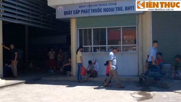 Một góc của nhà thuốc bệnh viện cũng trở thành nơi tránh nắng lý tưởng.