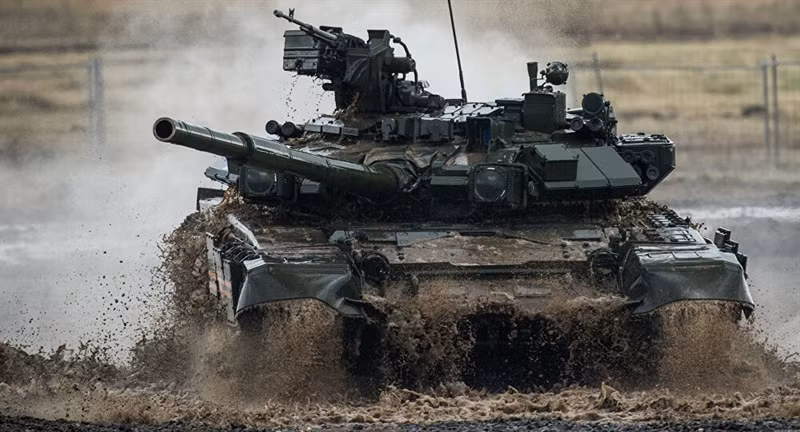 Các chuyên gia dự kiến, có thể Nga vẫn sẽ bán được hàng nghìn chiếc T-90 nữa và chúng vẫn được sử dụng và nâng cấp trong vòng 30 năm, thậm chí là đến 50 năm. Do đó, ngoài việc phải lấp vào chỗ trống do Armata chưa sẵn sàng, Nga sẽ tiếp tục nâng cấp chúng để phục vụ các nước hiện đang sử dụng T-90.