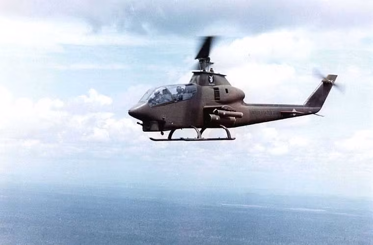 Mẫu trực thăng chiến đấu Bell 209 đã nhận được cái gật đầu của giới chức Quân đội Mỹ. Tới tháng 6/1967, mẫu sản xuất loạt AH-1G đầu tiên được bàn giao cho Quân đội Mỹ sử dụng, và tất nhiên là ở chiến trường Việt Nam.