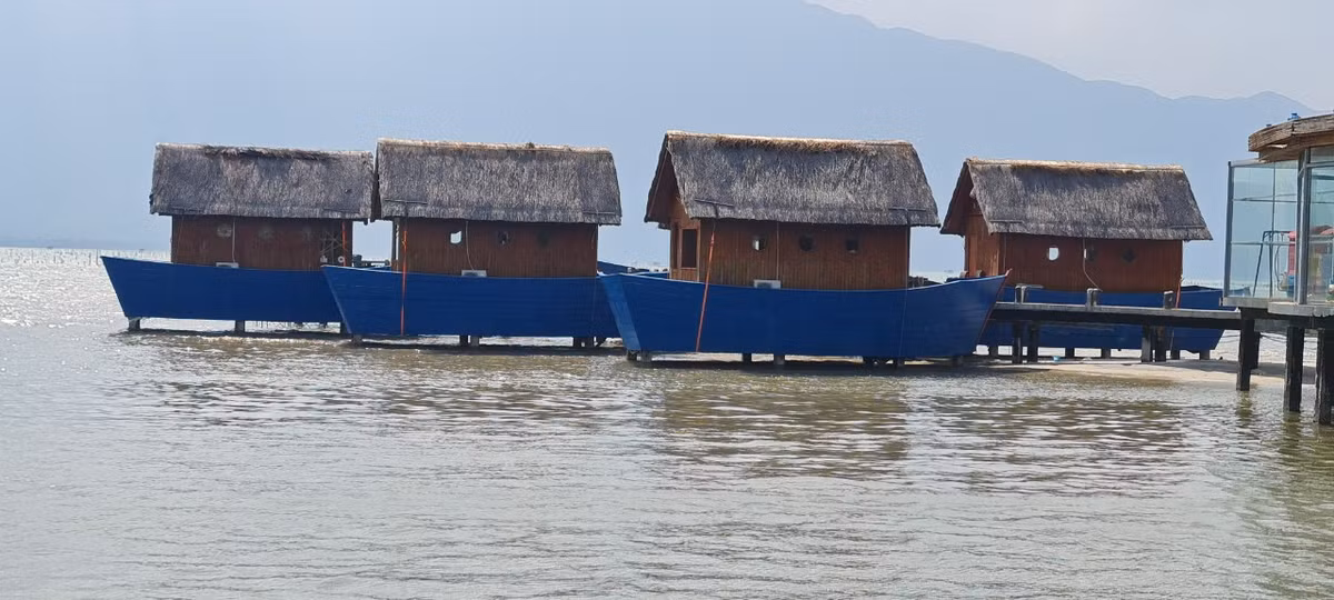 Khung cảnh nơi đây như một bức tranh non nước hữu tình khiến bao người say đắm.