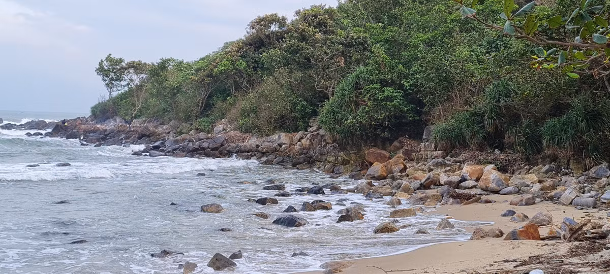 Nếu bạn đang tìm kiếm một không gian tĩnh lặng, hoang sơ thì ghềnh đá Nam Ô xứng đáng là cái tên đầu tiên được nhắc tới.