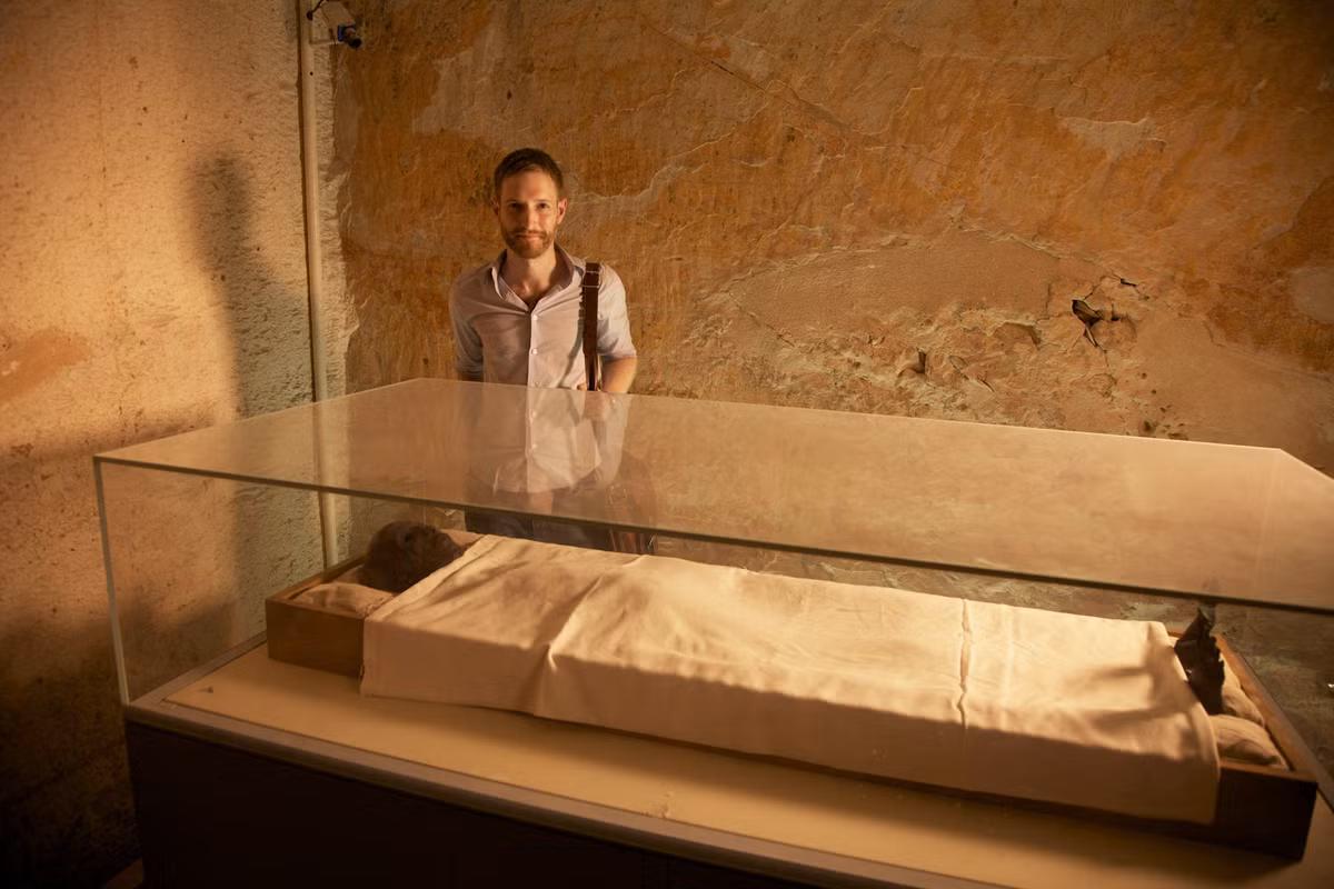 Một số tài liệu lịch sử chỉ ra sau khi vua Tutankhamun đột ngột qua đời, tang lễ của ông được tổ chức vội vàng.