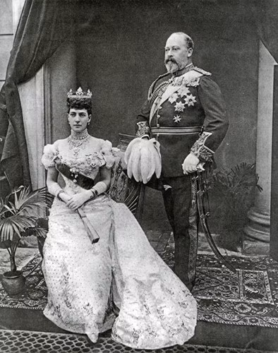 Thấy con trai có cuộc sống trụy lạc, không chăm lo học hành, cha của Edward VII là hoàng thân Albert quyết định cho con nhập ngũ để rèn luyện bản thân và thay đổi lối sống phóng túng.
