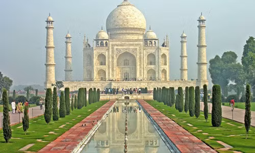 Trong số này có việc Ấn Độ cấm du khách quay phim, chụp ảnh bên trong lăng Taj Mahal.