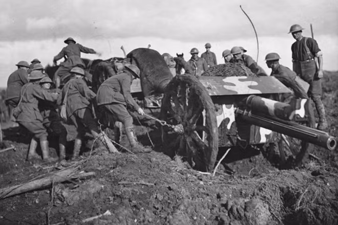Cuộc chiến này diễn ra tại ngôi làng Passchendaele (phía Đông Bắc nước Bỉ). Khi ấy, quân đồng minh gồm: Anh, Canada, Australia, Pháp, Bỉ chiến đấu chống lại quân Đức để giành lại quyền kiểm soát khu vực ở Flanders.