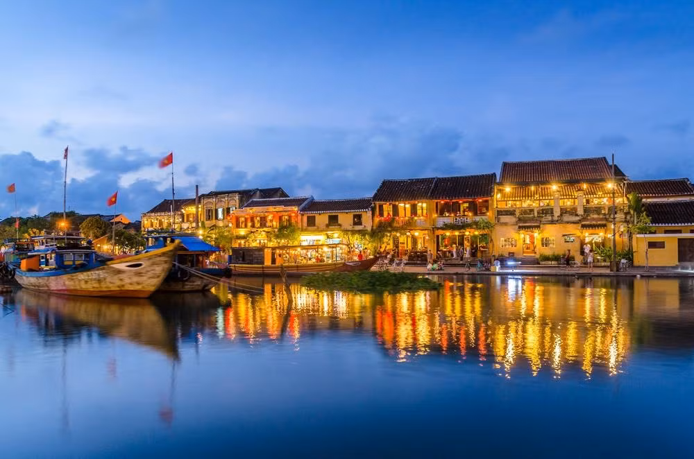 Mỗi năm, hàng triệu du khách trong và ngoài nước ghé thăm Hội An và bị cuốn hút bởi vẻ đẹp cũng như các kiến trúc cổ xưa ở nơi này.