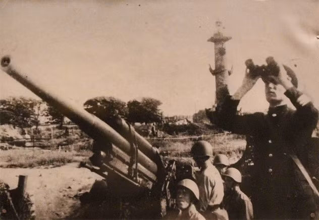 Phát xít Đức bao vây thành phố Leningrad trong thời gian 871 ngày, bắt đầu từ ngày 8/9/1941 - 27/1/1944. Theo đó, trong gần 3 năm, quân đội của Hitler chiến đấu điên cuồng nhằm phong tỏa Leningrad để chiếm được thành phố quan trọng của Liên Xô.