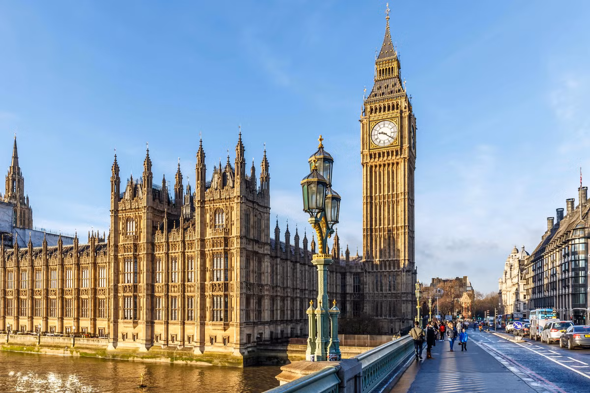 Vào tháng 8/2015, đồng hồ Big Ben được phát hiện chạy nhanh 6 giây. Theo đó, các kỹ sư đã tiến hành xử lý, khắc phục sự cố này.